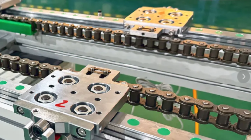 電機(jī)制造廠家如何采用定距鏈條傳動(dòng)輸送機(jī)，實(shí)現(xiàn)效率倍增？