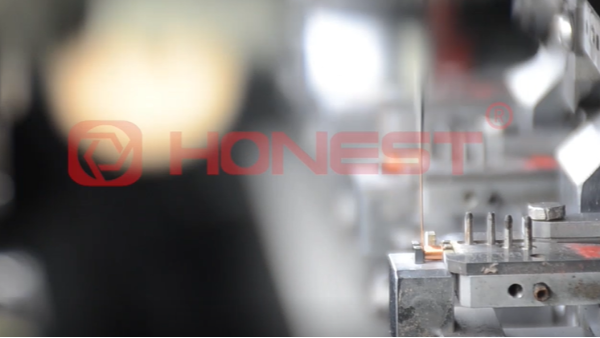 全自動(dòng)電感繞線機(jī)是否能適配不同軸數(shù)的電感繞線？