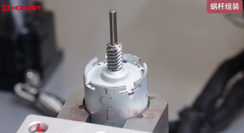 調(diào)角電機(jī)蝸桿組裝