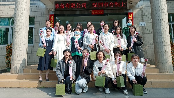 3月8日婦女節(jié)，愿大家顏若桃花，永遠如十八歲美麗可愛。